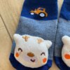 fernandaramoskids com br Meia Infantil Masculina Antiderrapante Cinza com Bichinho3