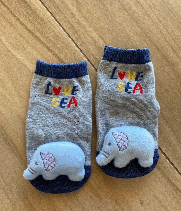 fernandaramoskids com br Meia Infantil Masculina Antiderrapante Cinza com Elefantinho3