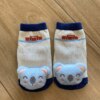 fernandaramoskids com br Meia Infantil Masculina Antiderrapante Off White com Bichinho2