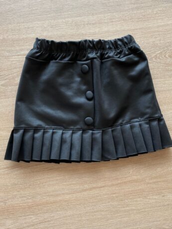 fernandaramosstore com br Saia Infantil Feminino Curta Preta com Botões Falsos1