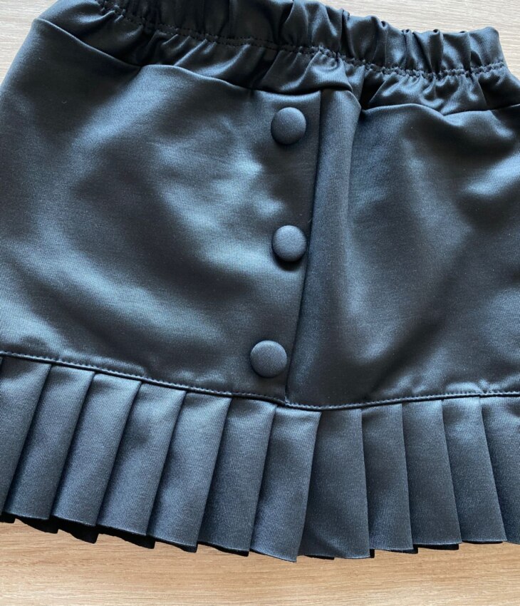 fernandaramosstore com br Saia Infantil Feminino Curta Preta com Botões Falsos2