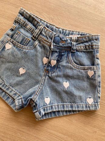 fernandaramoskids com br Short Infantil Feminino Jeans com Detalhe Bordado de Coração Rosa1