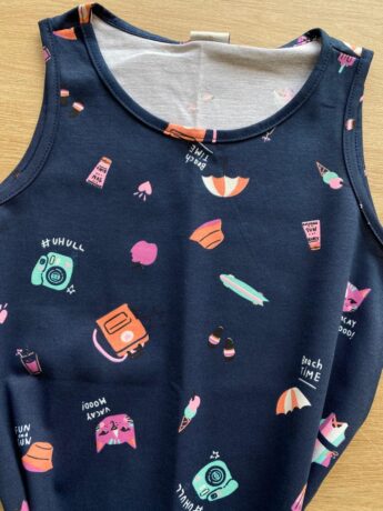 fernandaramoskids com br Vestido Infantil Feminino Evasê Estampado Fundo Azul Marinho1