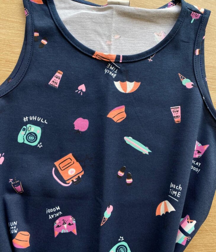 fernandaramoskids com br Vestido Infantil Feminino Evasê Estampado Fundo Azul Marinho1