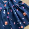 fernandaramoskids com br Vestido Infantil Feminino Evasê Estampado Fundo Azul Marinho2