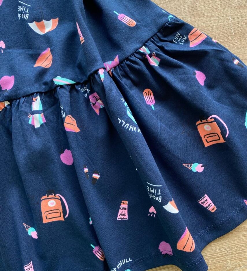 fernandaramoskids com br Vestido Infantil Feminino Evasê Estampado Fundo Azul Marinho2