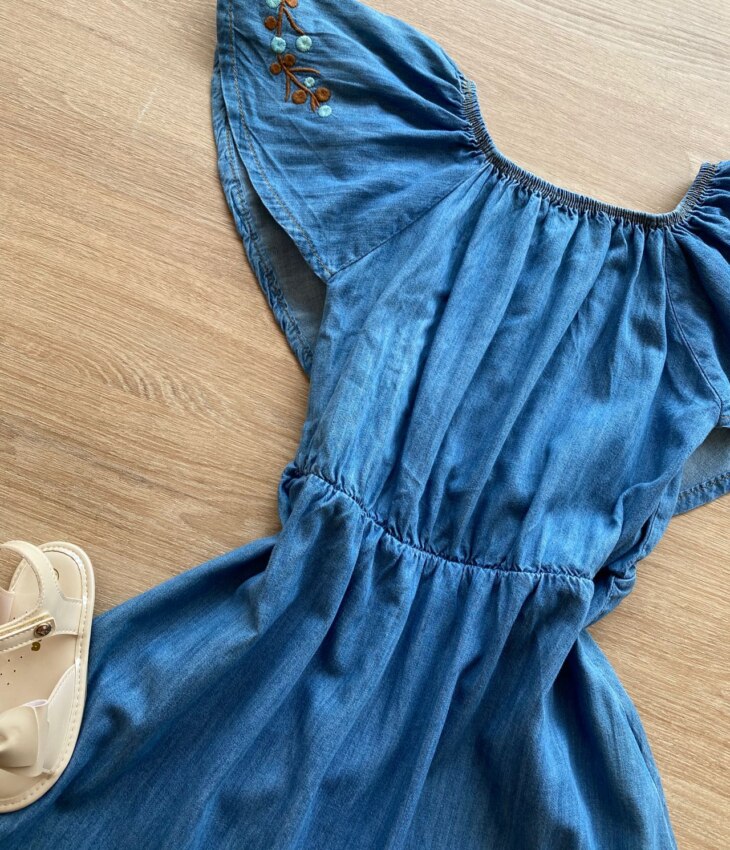 fernandaramoskids com br Vestido Infantil Feminino Jeans com Detalhe Bordado na Manga2