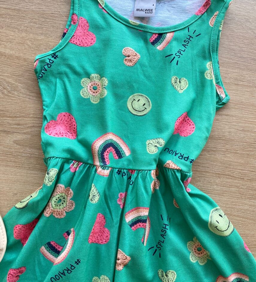 fernandaramoskids com br Vestido Infantil Feminino Regata Estampado Fundo Verde1