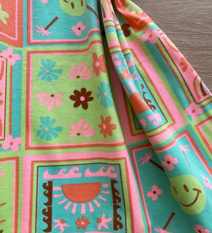 fernandaramoskids com br Vestido Infantil Feminino Rodado Manga Curta Estampado Fundo Verde1