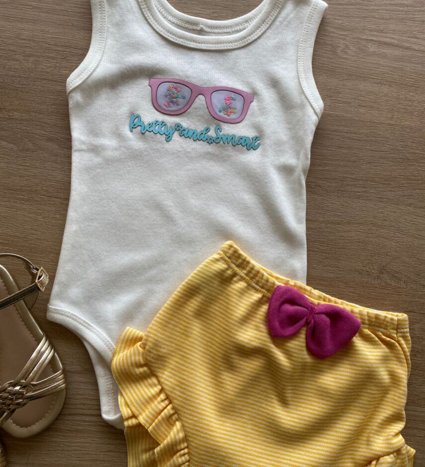 fernandaramoskids com br Conjunto Infantil Feminino Body Branco e Short Listrado Amarelo1
