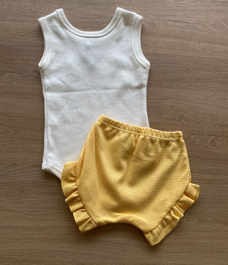 fernandaramoskids com br Conjunto Infantil Feminino Body Branco e Short Listrado Amarelo2