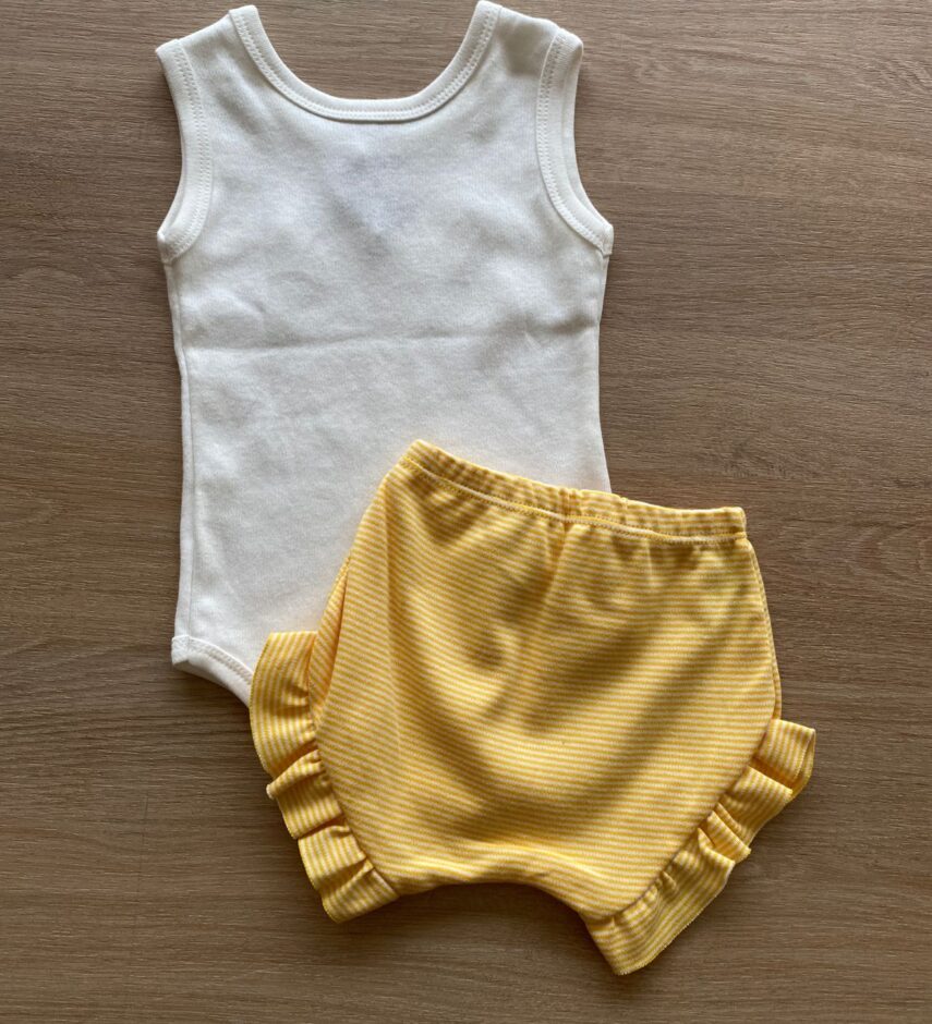 fernandaramoskids com br Conjunto Infantil Feminino Body Branco e Short Listrado Amarelo2