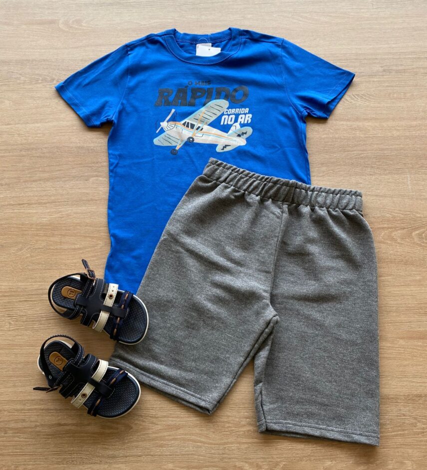 Conjunto Infantil Masculino Camiseta Avião e Bermuda Cinza Mesclado Fernanda Ramos Kids