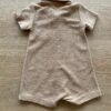 fernandaramoskids com br Macacão Curto Infantil Masculino Gola Polo Bege2