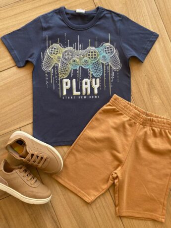 Conjunto Infantil Masculino Camiseta Play Azul e Bermuda Caramelo Fernanda Ramos Kids
