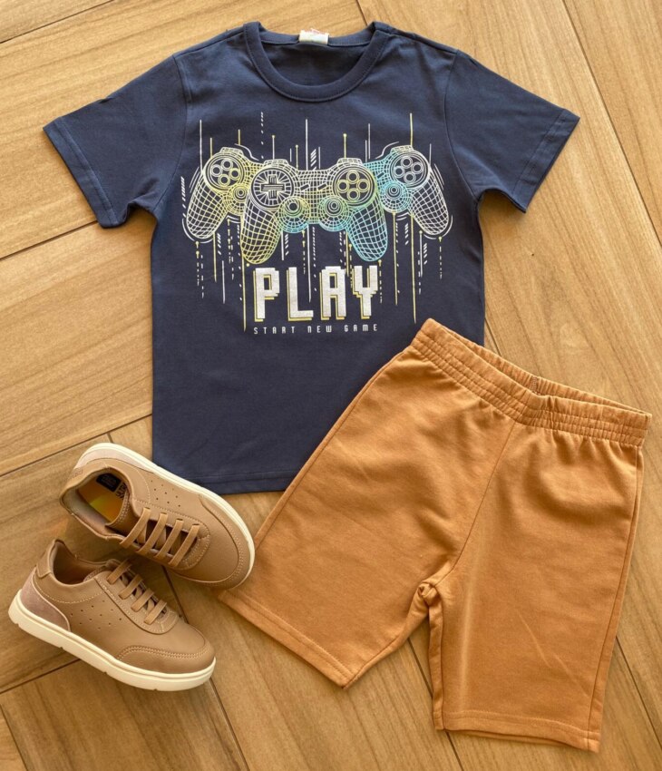 Conjunto Infantil Masculino Camiseta Play Azul e Bermuda Caramelo Fernanda Ramos Kids