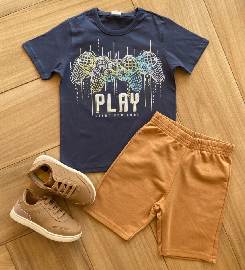 Conjunto Infantil Masculino Camiseta Play Azul e Bermuda Caramelo Fernanda Ramos Kids