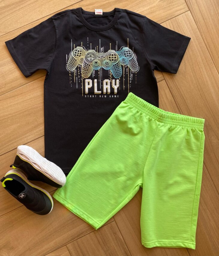 Conjunto Infantil Masculino Camiseta Play Preta e Bermuda Verde Fernanda Ramos Kids
