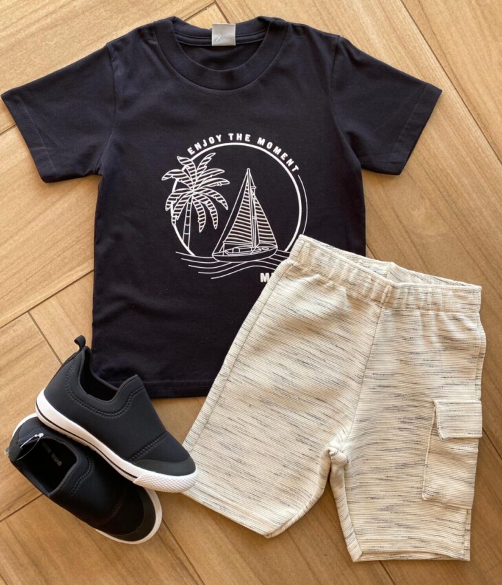 Conjunto Infantil Masculino Enjoy Camiseta Preta e Bermuda Listrada