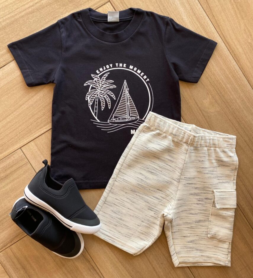 Conjunto Infantil Masculino Enjoy Camiseta Preta e Bermuda Listrada