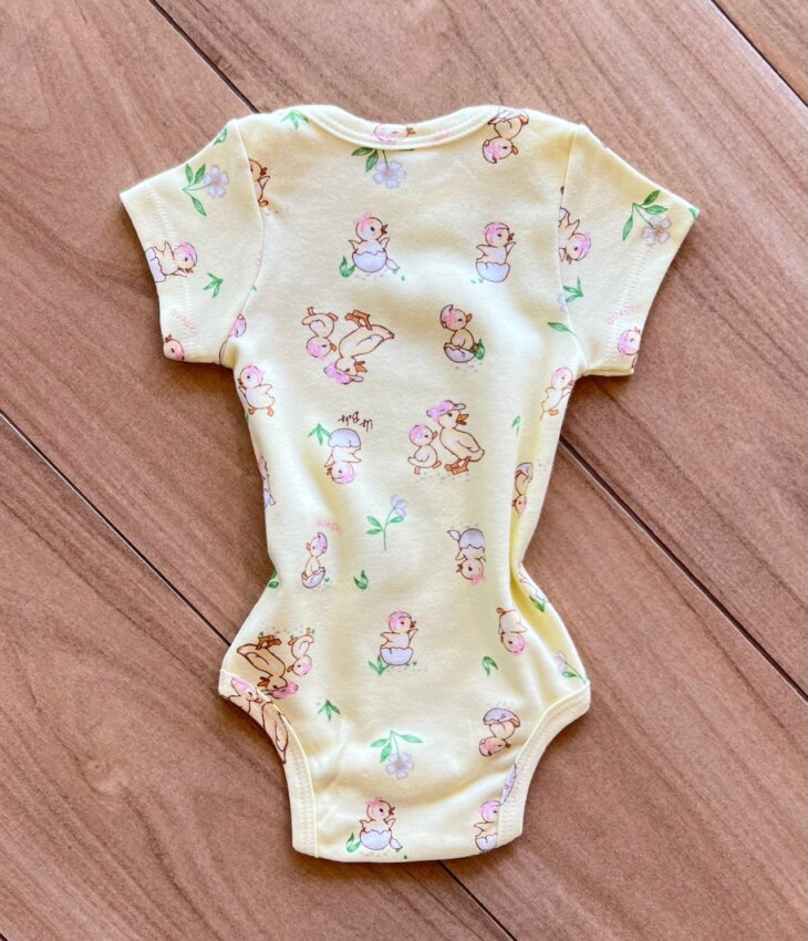 fernandaramoskids com br Body Infantil Feminino Manga Curta Suedine Estampa Patinhos Amarelo3