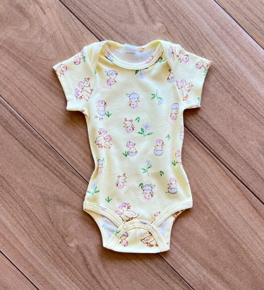 Body Infantil Feminino Manga Curta Suedine Estampa Patinhos Amarelo Fernanda Ramos Kids