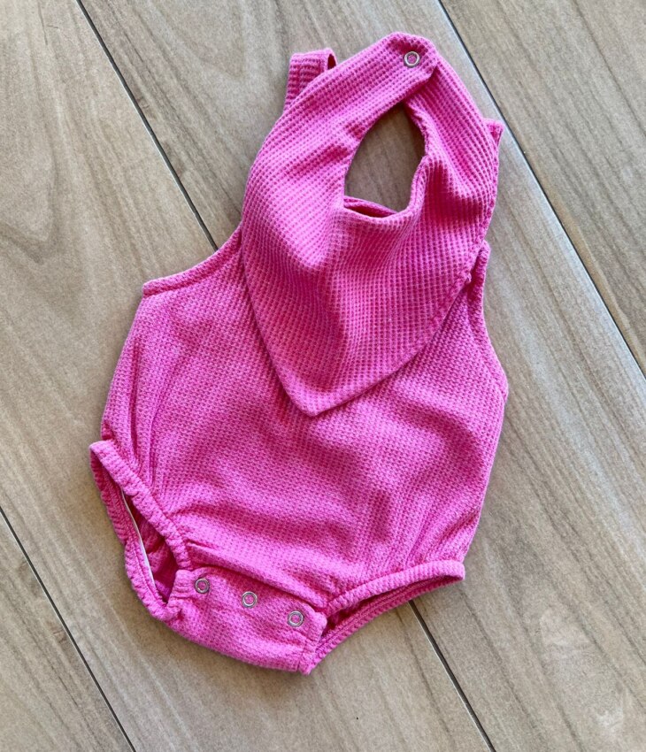fernandaramoskids com br Body Infantil Feminino Romper e Babador em Favo Pink1