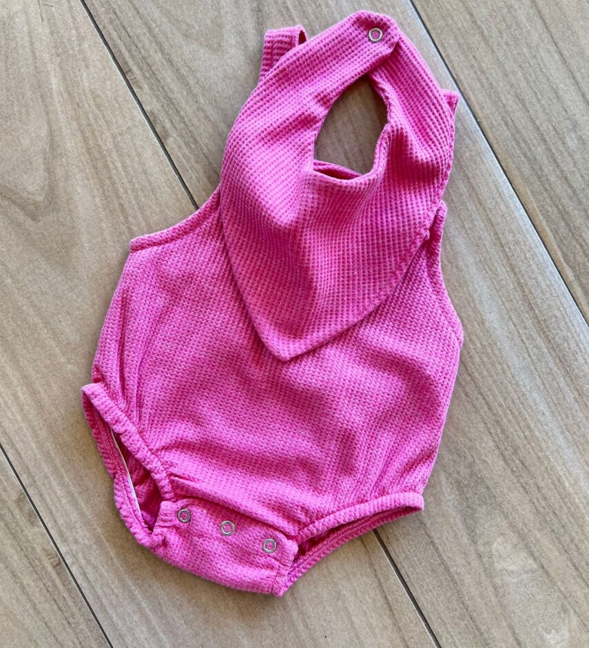 fernandaramoskids com br Body Infantil Feminino Romper e Babador em Favo Pink1