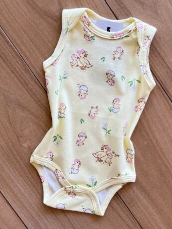 fernandaramoskids com br Body Infantil Feminino sem Manga Suedine Estampa Patinhos Amarelo1