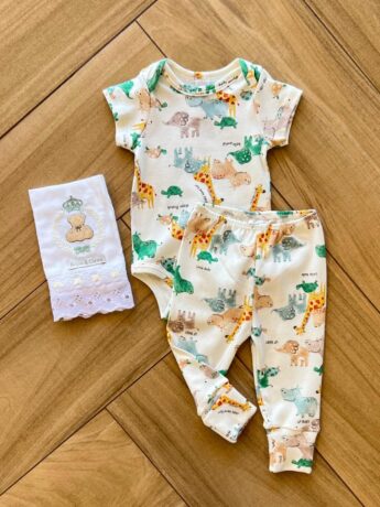 fernandaramoskids com br Calça Masculina Infantil em Suedine Estampa Animal Off White1