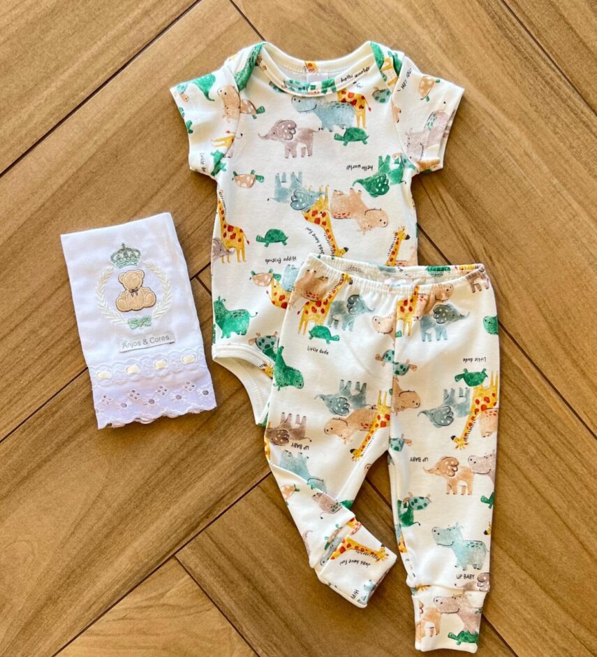 fernandaramoskids com br Calça Masculina Infantil em Suedine Estampa Animal Off White1