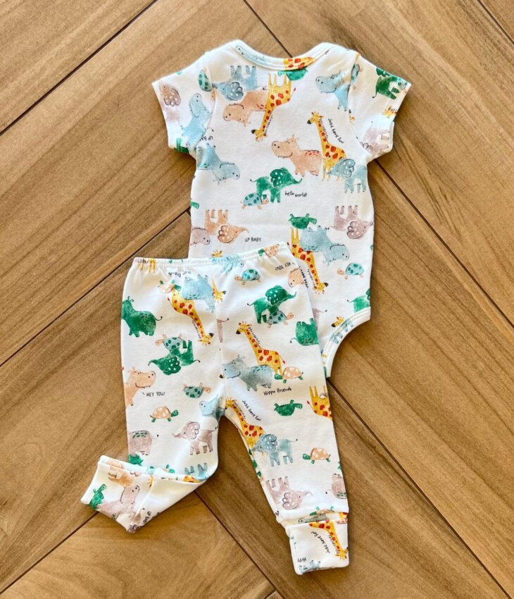 fernandaramoskids com br Calça Masculina Infantil em Suedine Estampa Animal Off White2