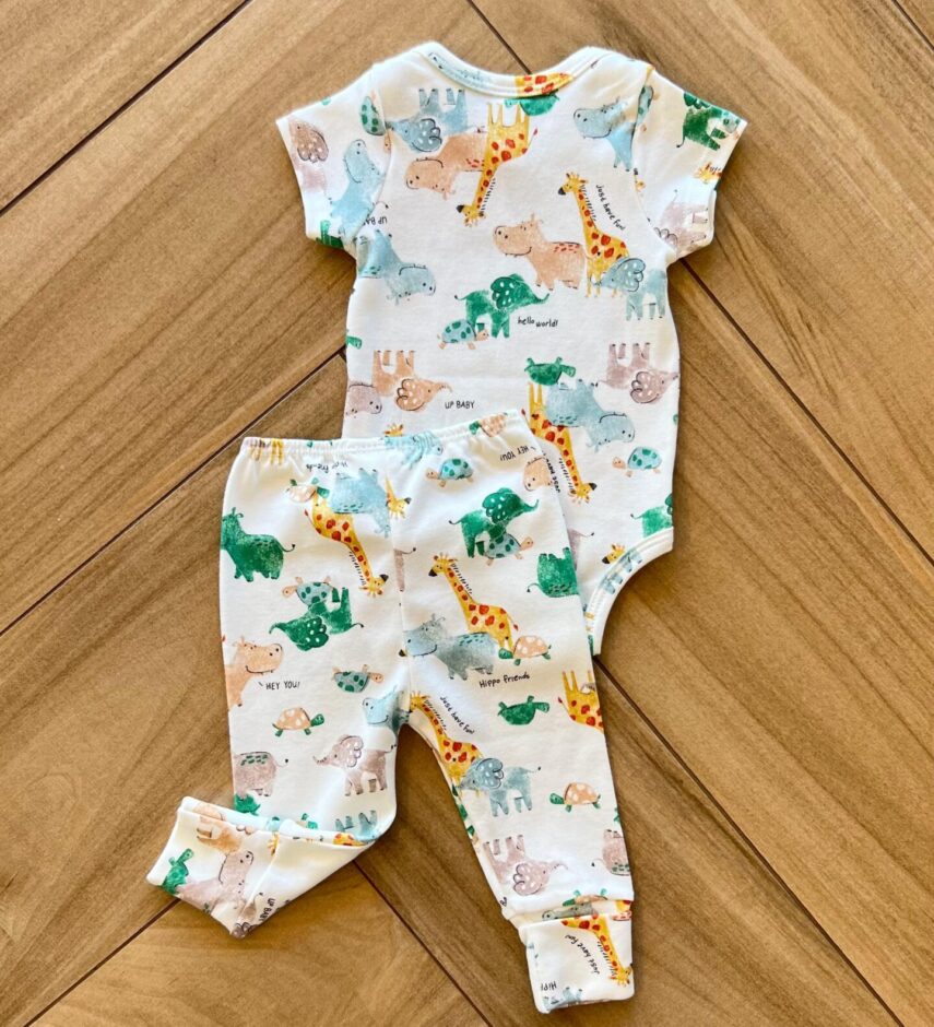 fernandaramoskids com br Calça Masculina Infantil em Suedine Estampa Animal Off White2