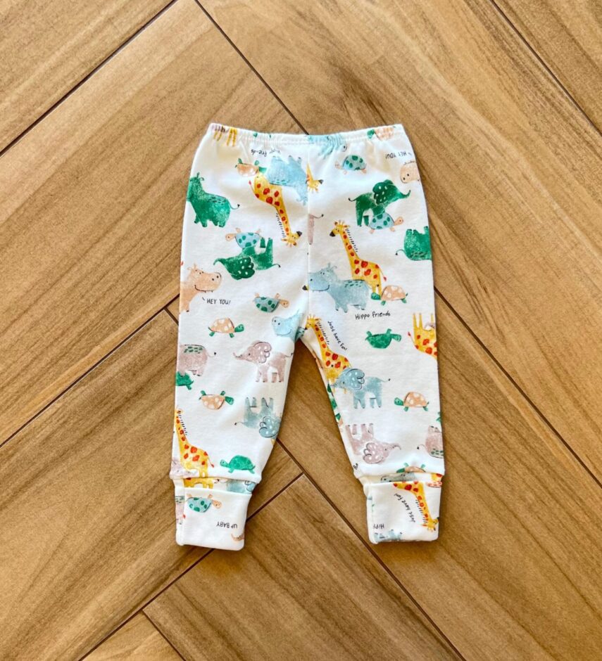Calça Masculina Infantil em Suedine Estampa Animal Off White Fernanda Ramos Kids