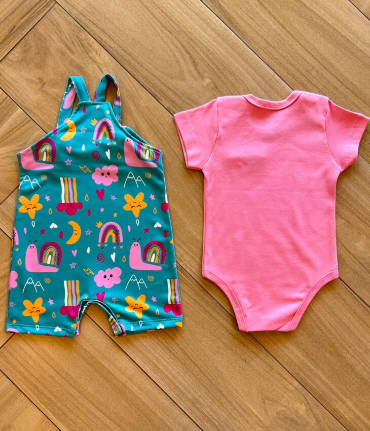 fernandaramoskids com br Conjunto Infantil Feminino 3 Peças Body Rosa e Jardineira e Babador 2