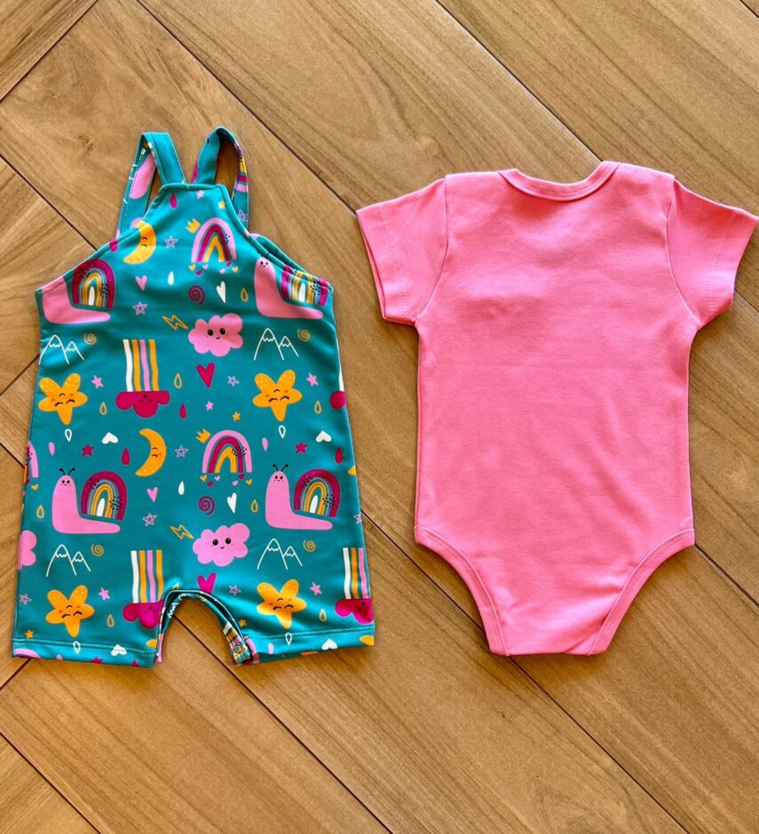 fernandaramoskids com br Conjunto Infantil Feminino 3 Peças Body Rosa e Jardineira e Babador 2