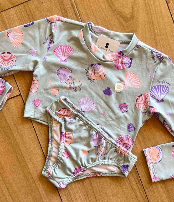fernandaramoskids com br Conjunto Infantil Feminino Biquíni Cropped e Calcinha Estampado1