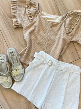 fernandaramoskids com br Conjunto Infantil Feminino Blusa Babado na Manga e Short Cru1