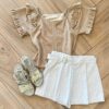 Conjunto Infantil Feminino Blusa Babado na Manga e Short Cru Fernanda Ramos Kids