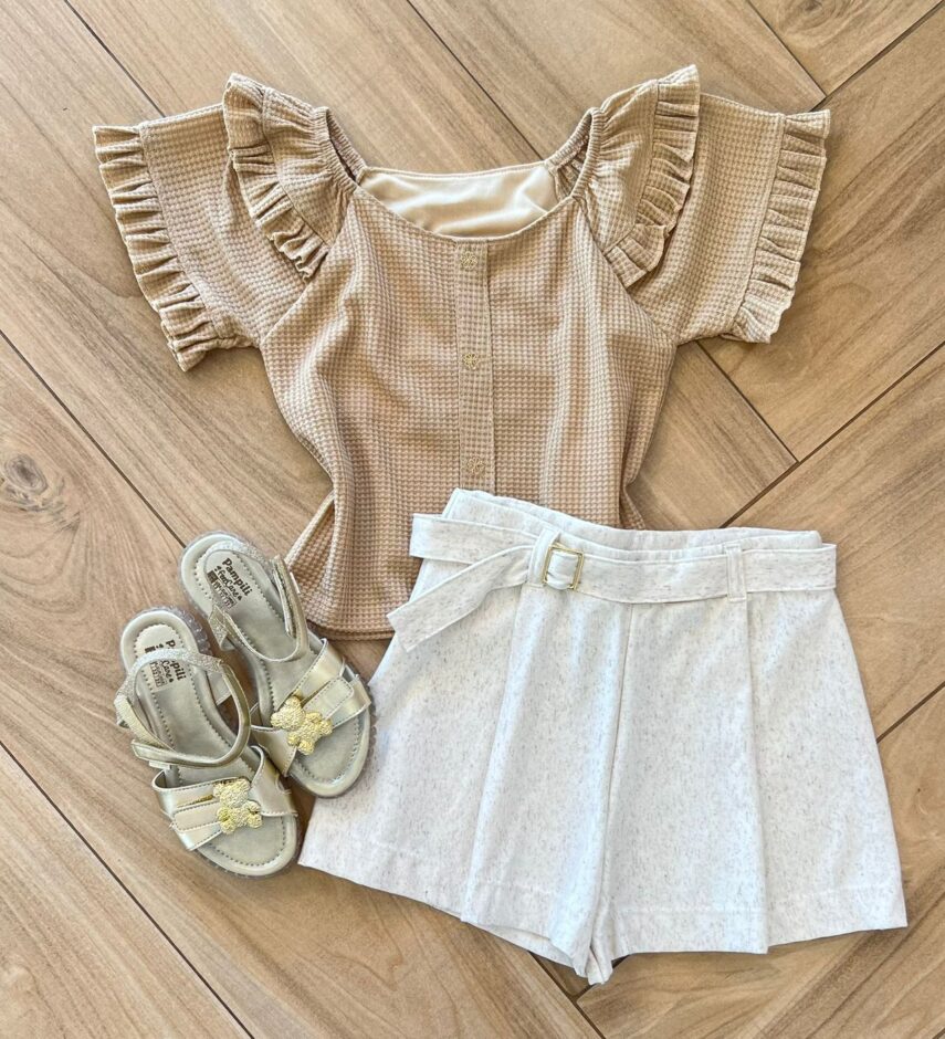 Conjunto Infantil Feminino Blusa Babado na Manga e Short Cru Fernanda Ramos Kids