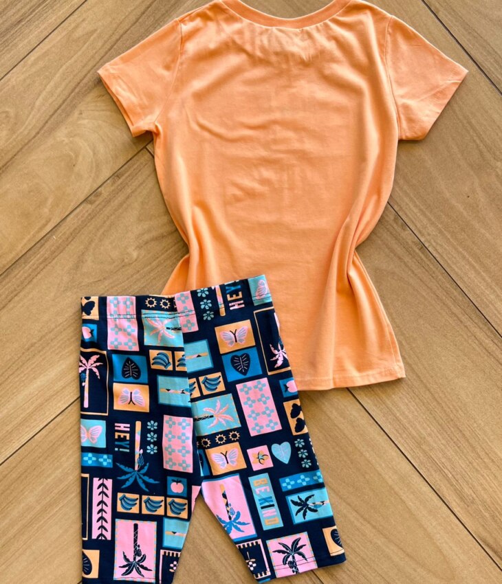 Conjunto Infantil Feminino Blusa Be Kind e Bermuda Estampada Coral Fernanda Ramos Kids