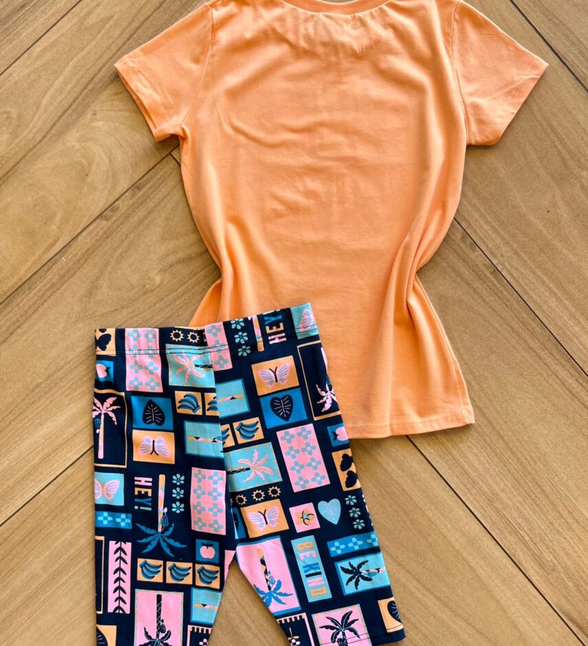 Conjunto Infantil Feminino Blusa Be Kind e Bermuda Estampada Coral Fernanda Ramos Kids