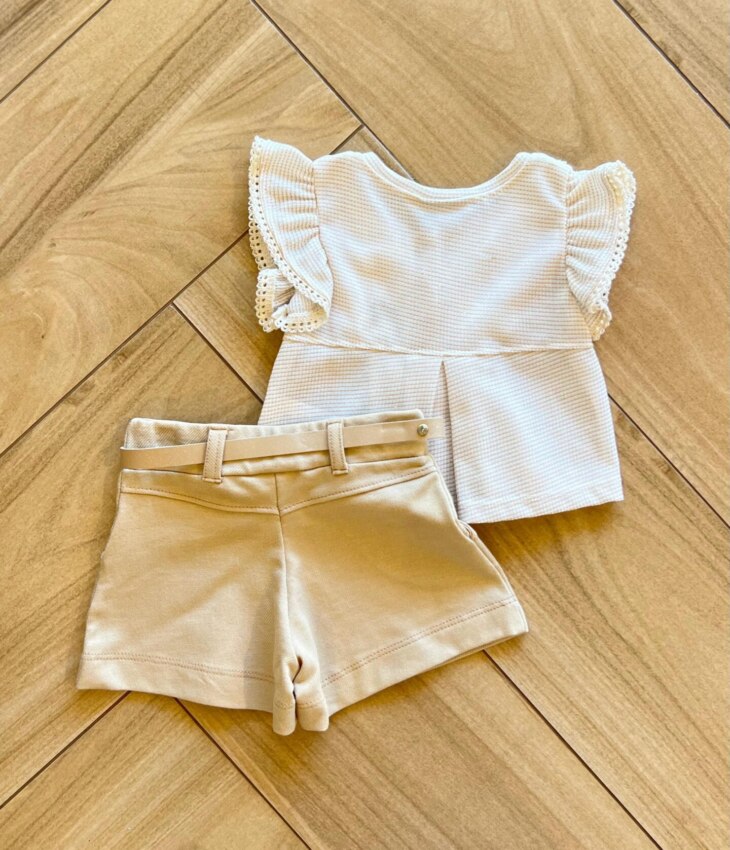 Conjunto Infantil Feminino Blusa com Detalhes e Short com Cinto Bege Fernanda Ramos Kids