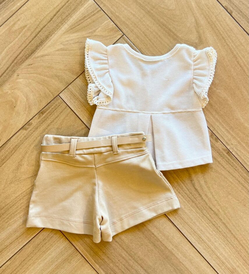 Conjunto Infantil Feminino Blusa com Detalhes e Short com Cinto Bege Fernanda Ramos Kids
