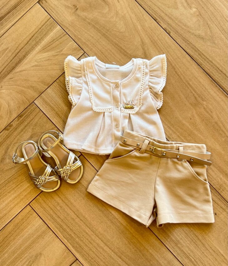 Conjunto Infantil Feminino Blusa com Detalhes e Short com Cinto Bege Fernanda Ramos Kids
