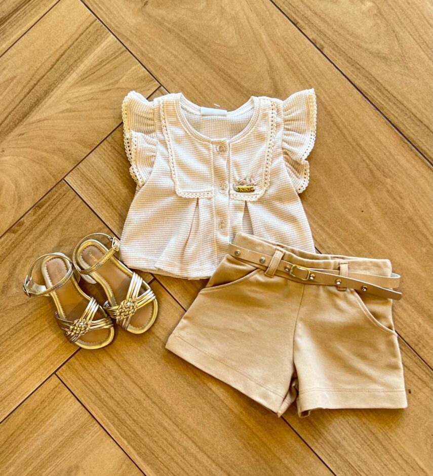 Conjunto Infantil Feminino Blusa com Detalhes e Short com Cinto Bege Fernanda Ramos Kids