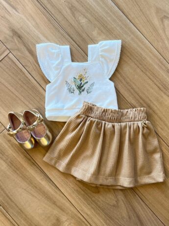 Conjunto Infantil Feminino Blusa Detalhe na Manga e Short Saia Fernanda Ramos Kids
