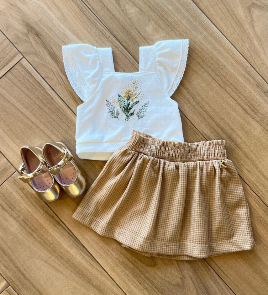 Conjunto Infantil Feminino Blusa Detalhe na Manga e Short Saia Fernanda Ramos Kids