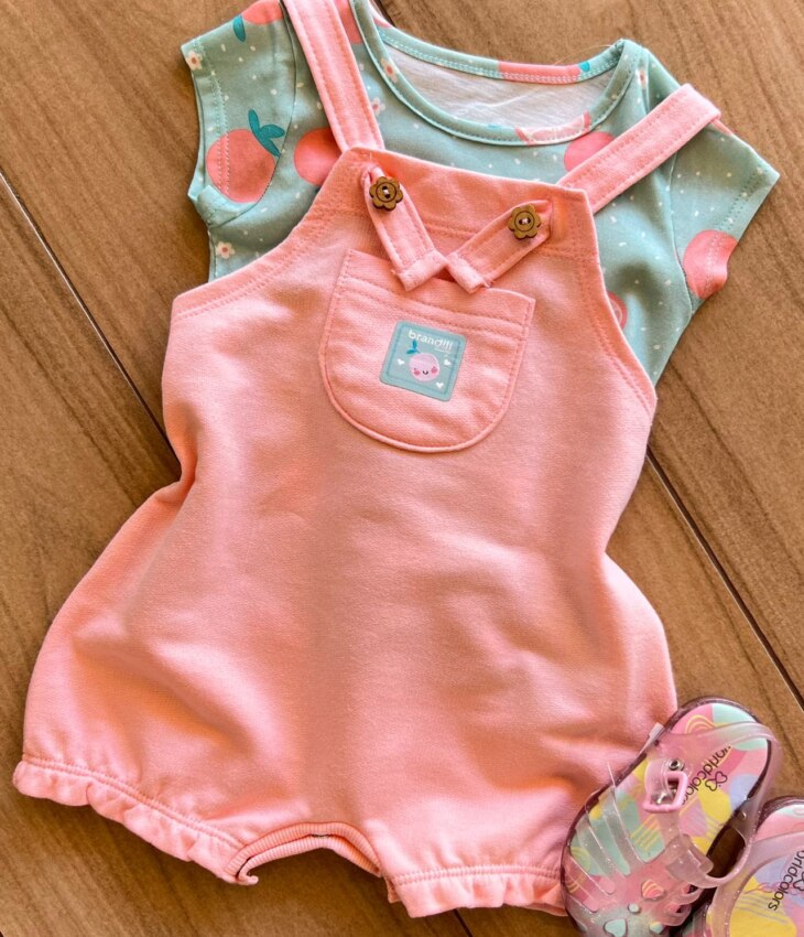 fernandaramoskids com br Conjunto Infantil Feminino Blusa e Jardineira Estampada Rosa Bebê 1