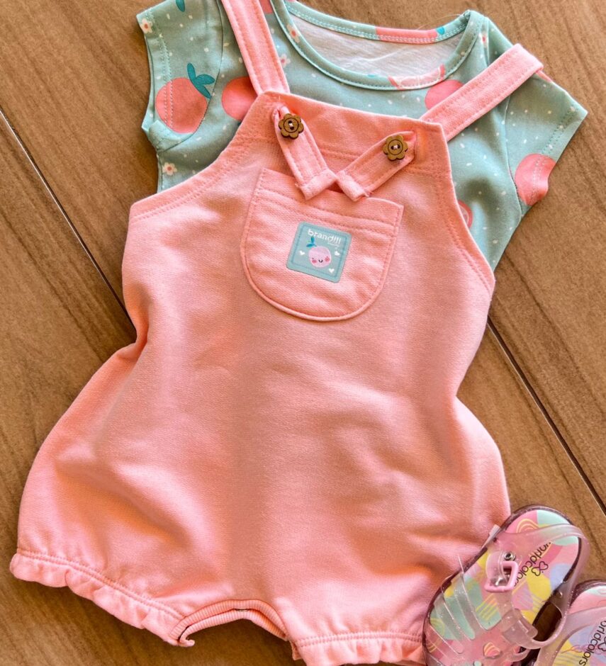 fernandaramoskids com br Conjunto Infantil Feminino Blusa e Jardineira Estampada Rosa Bebê 1
